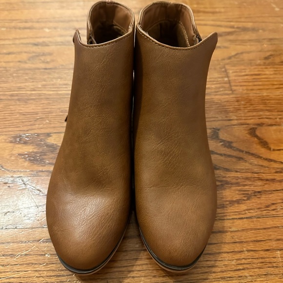 Brown booties that are in pretty good condition and comfortable - Picture 1 of 5